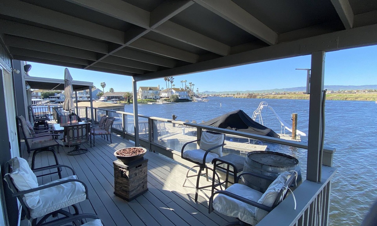 Discovery Bay House | Large Comfortable Waterfront Home, new dock and paddle boards! Up to 18 guests