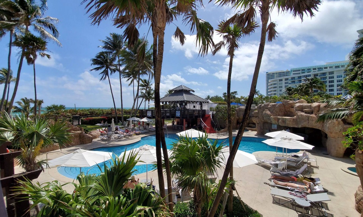 Mid Beach Apartment | Large Connected Spacious 5-Bedroom Sunset Suite 141921