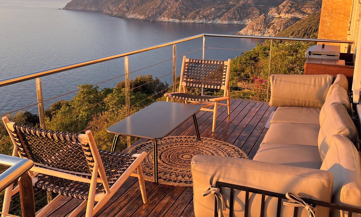 Chine House | Large Corsican cape residence with panoramic view