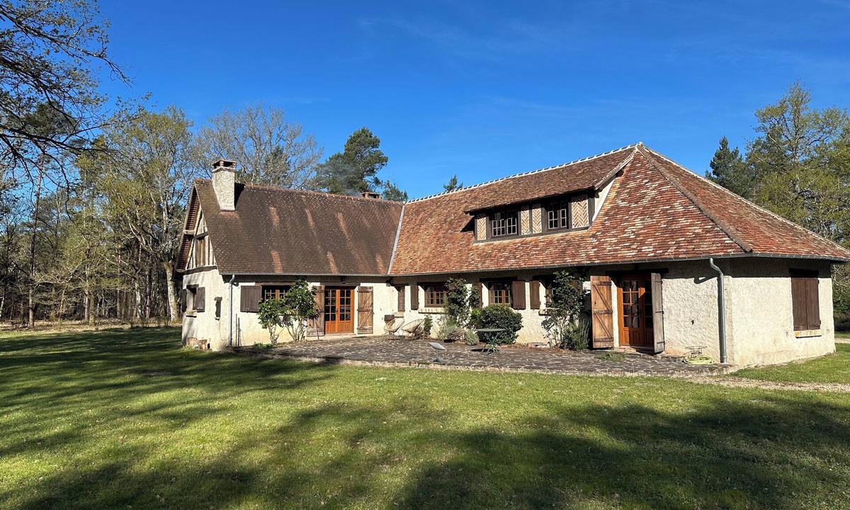 Chaumont-sur-Tharonne House | Large country house in the woods