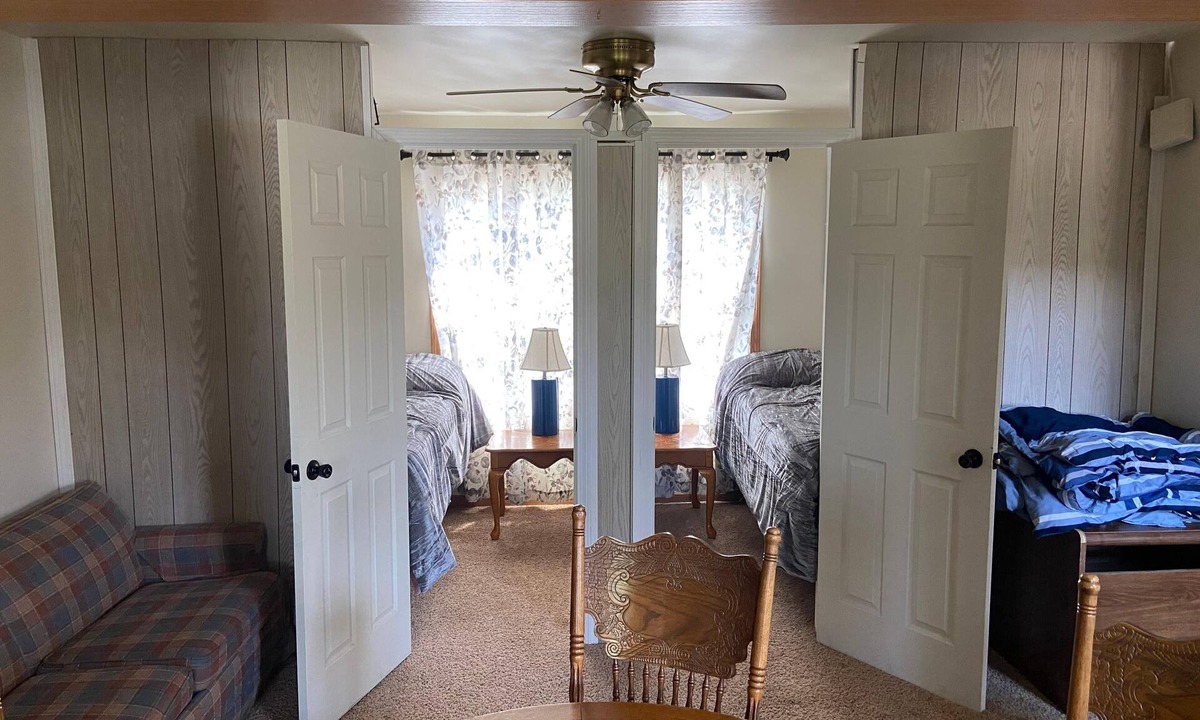 Stanford House | Large Country Home Pool and hot tub