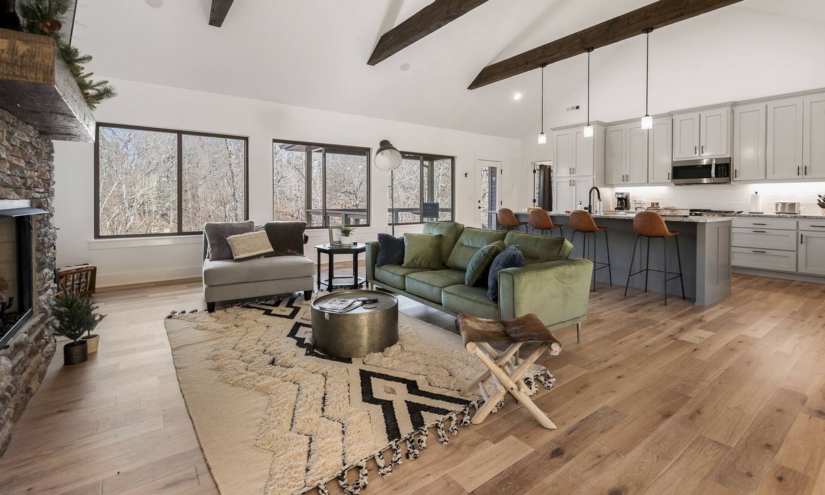 Bella Vista House | Large Covered Deck + Fireplace + Bike Station