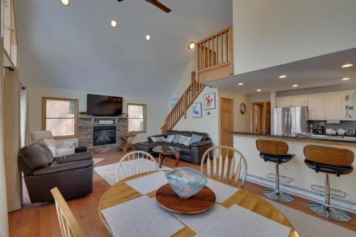 Lake Ariel House | Large Deck + Resort Amenities: Lake Ariel Retreat