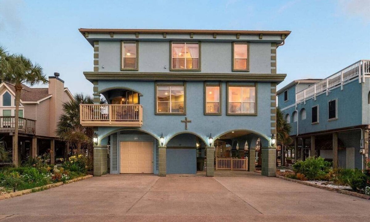 Terramar Beach House | Large Deck | Sleeps 14 | On the Canal