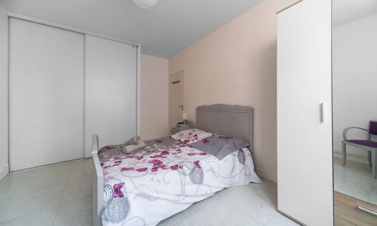 Champ-Capelet Apartment | Large design and bright apartment, free parking