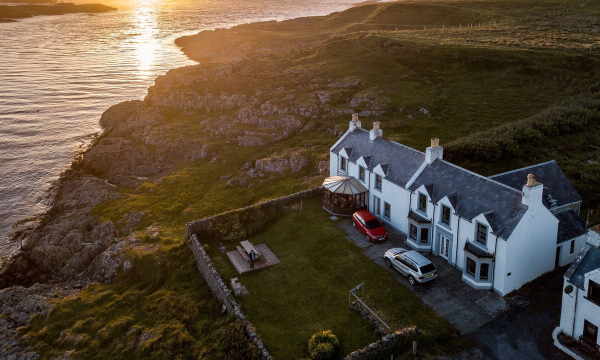 Portnahaven House | Large Detached Ocean Front House with Stunning Views