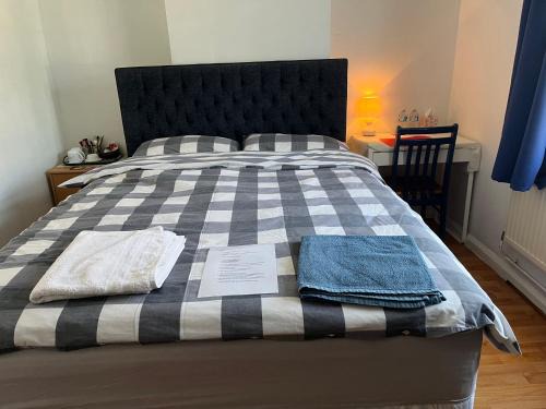 Norbiton House | Large Double Bedroom with free on site parking