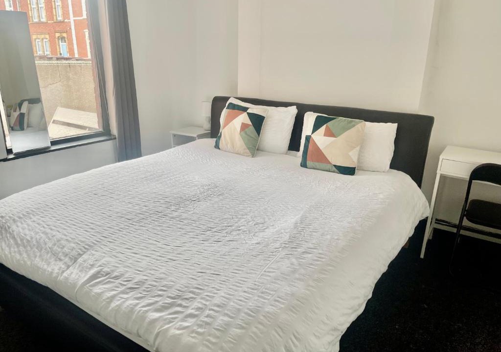 Pill House | Large double room BS11