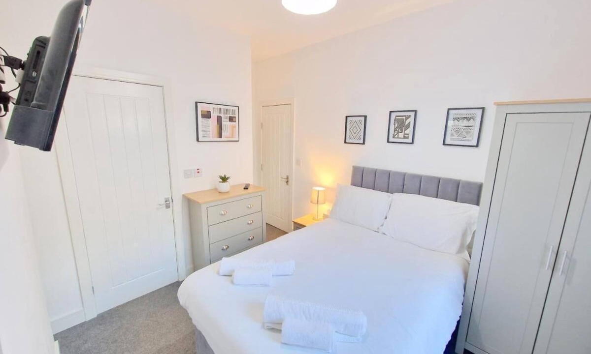 Burnley House | Large Double Room with Ensuite RM 1