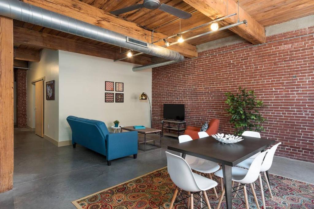 Downtown West Apartment | Large Downtown Renovated Loft