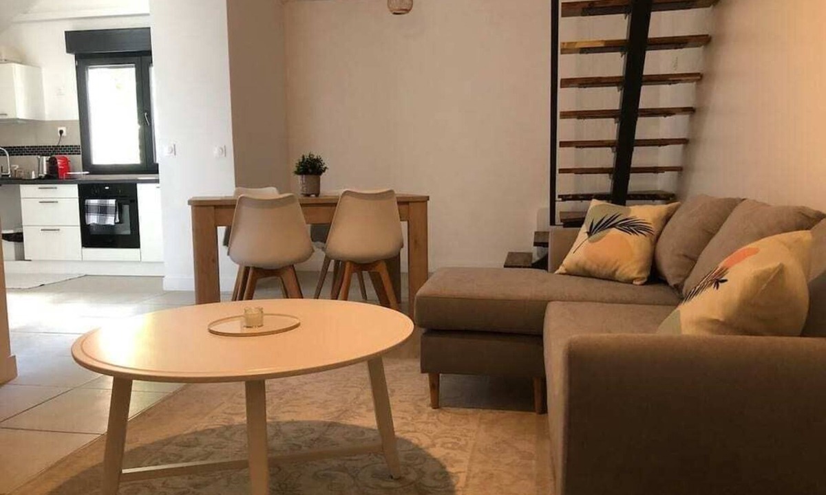 La Ferte-sous-Jouarre Apartment | Large duplex 106 La Ferté-sous-Jouarre