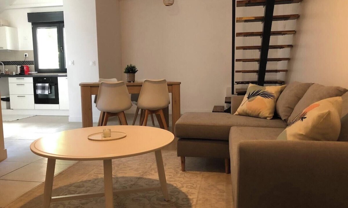 La Ferte-sous-Jouarre Apartment | Large duplex 106 La Ferté-sous-Jouarre