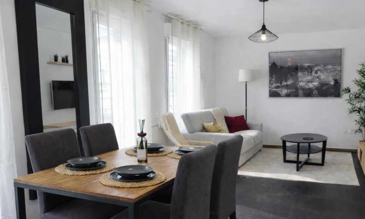 Champs-sur-Marne Apartment | Large duplex for 8 guests, 2 bathrooms, near Disneyland & Paris