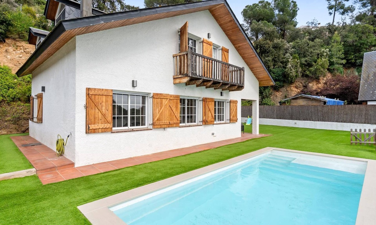 Sant Cebria de Vallalta Villa | Large outdoor area, private pool and have fun