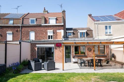Hallennes-lez-Haubourdin House | Large Family Home with Spacious Garden! (8P)
