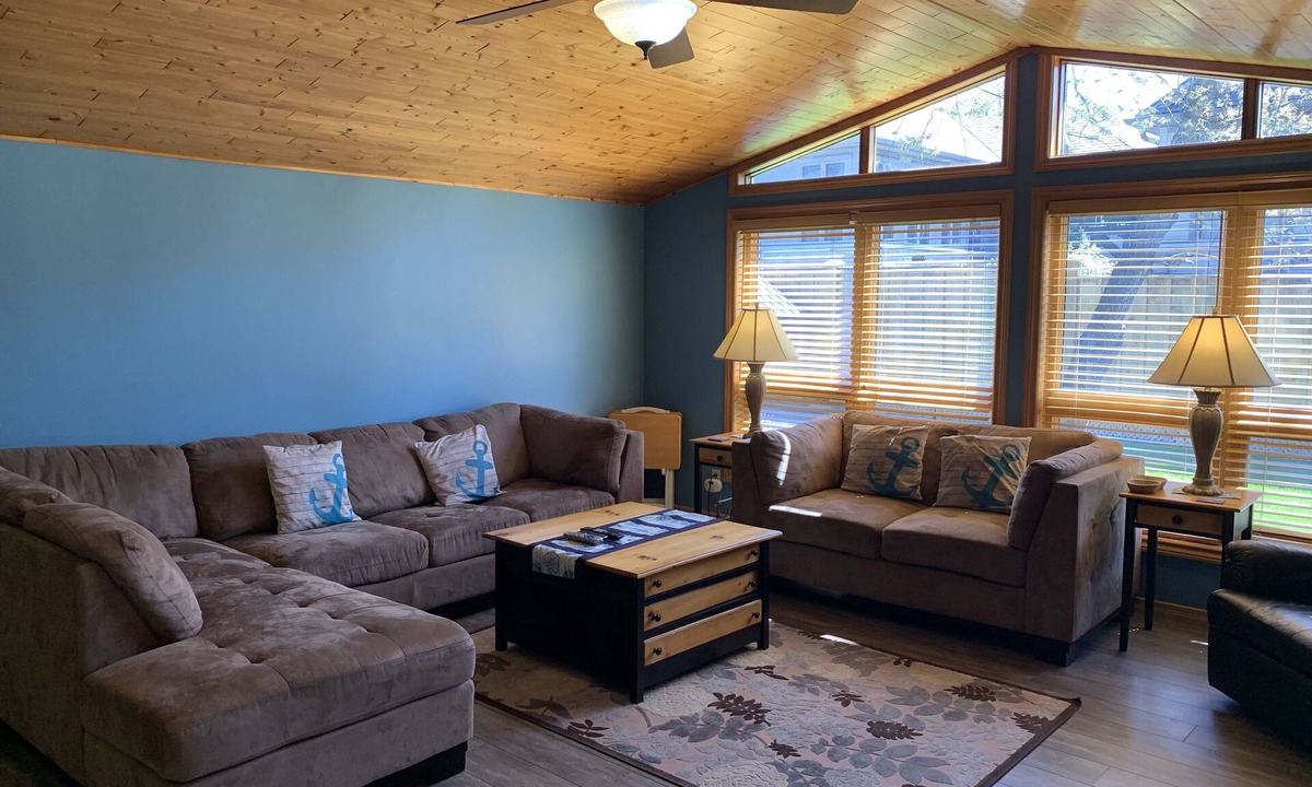 Grand Bend Cottage | Large family cottage in Grand Bend