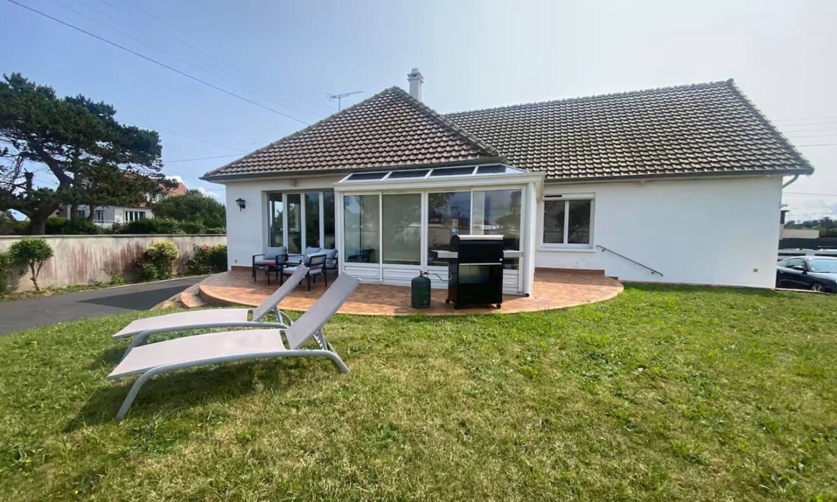 Asnelles House | Large family home 50m from the beach