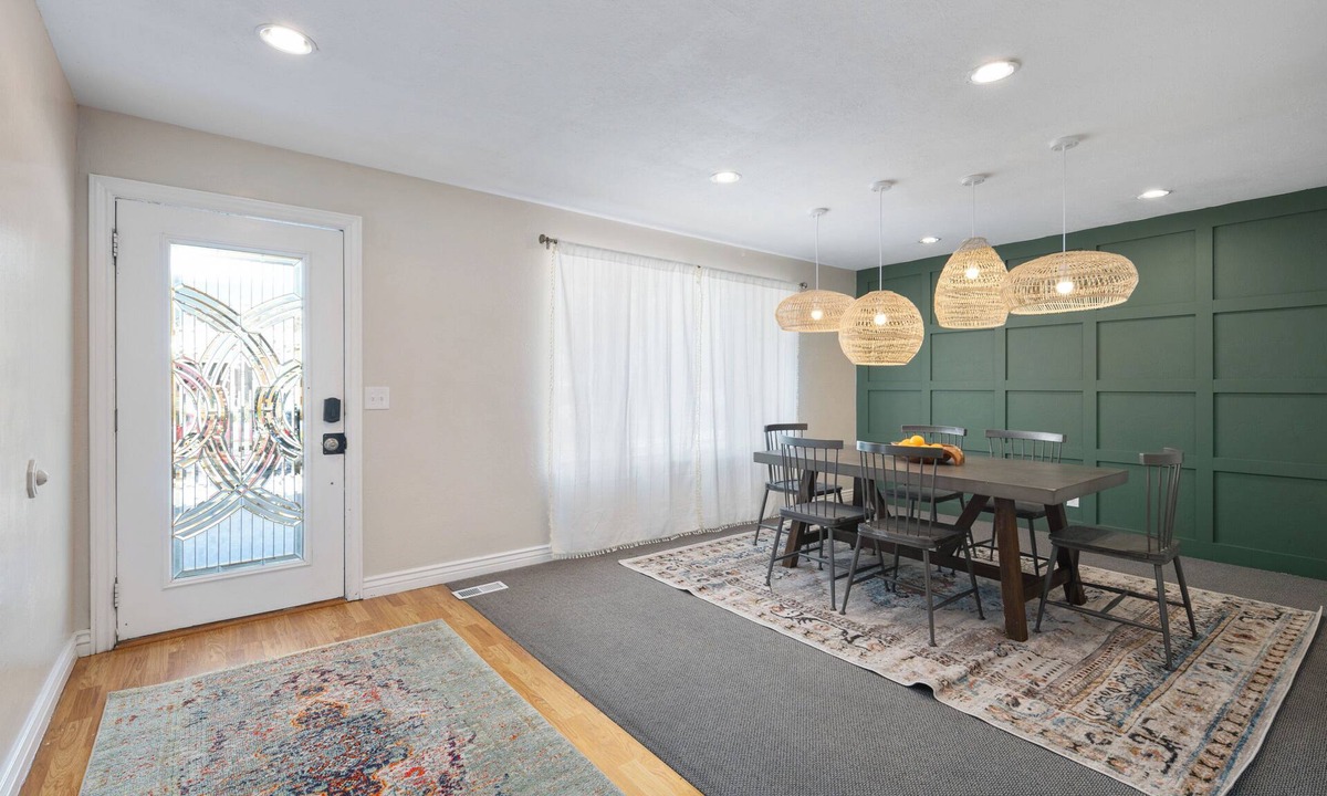 Bonneville House | LARGE Family Home Ideal for Groups- Boho