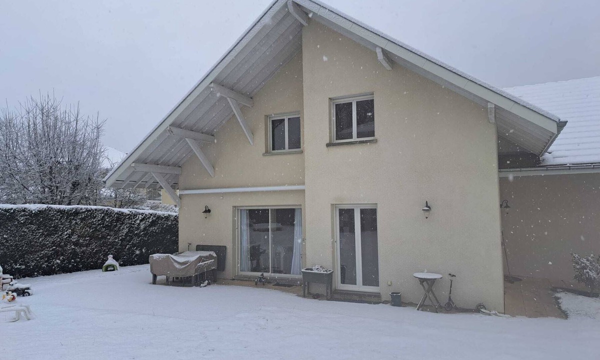 Seynod House | Large family home in Annecy 6 bedrooms 12 people 15 minutes from the lake!