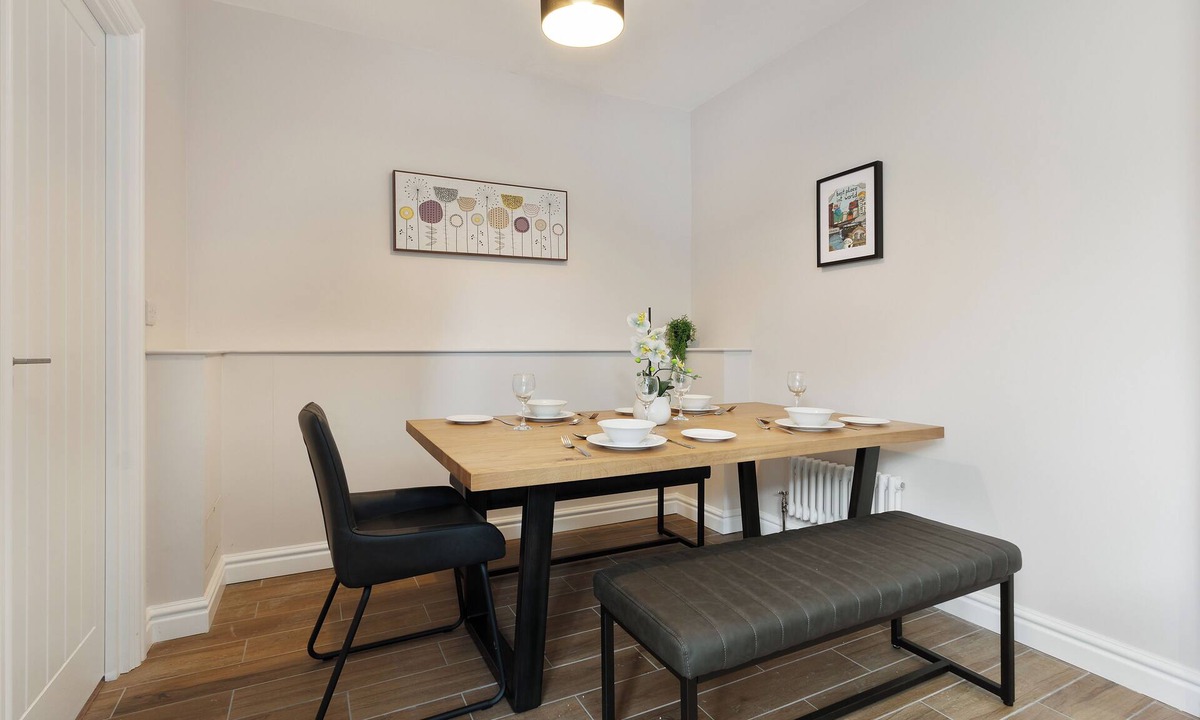 Hillsborough House | Large family home near the Peak District and Sheffield Centre.