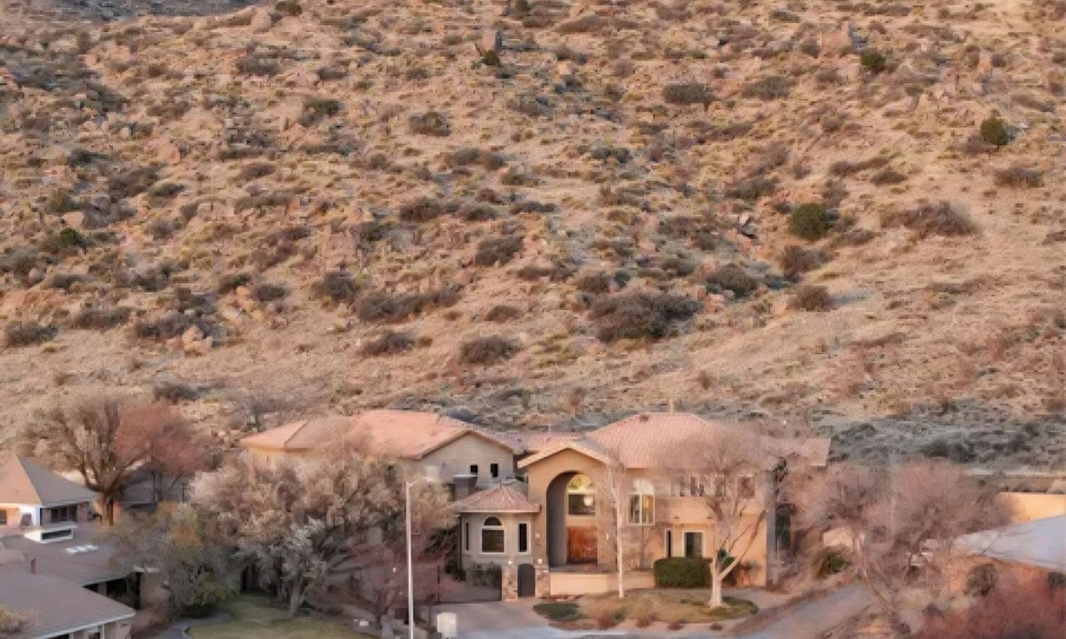 Northeast Heights House | Large family home