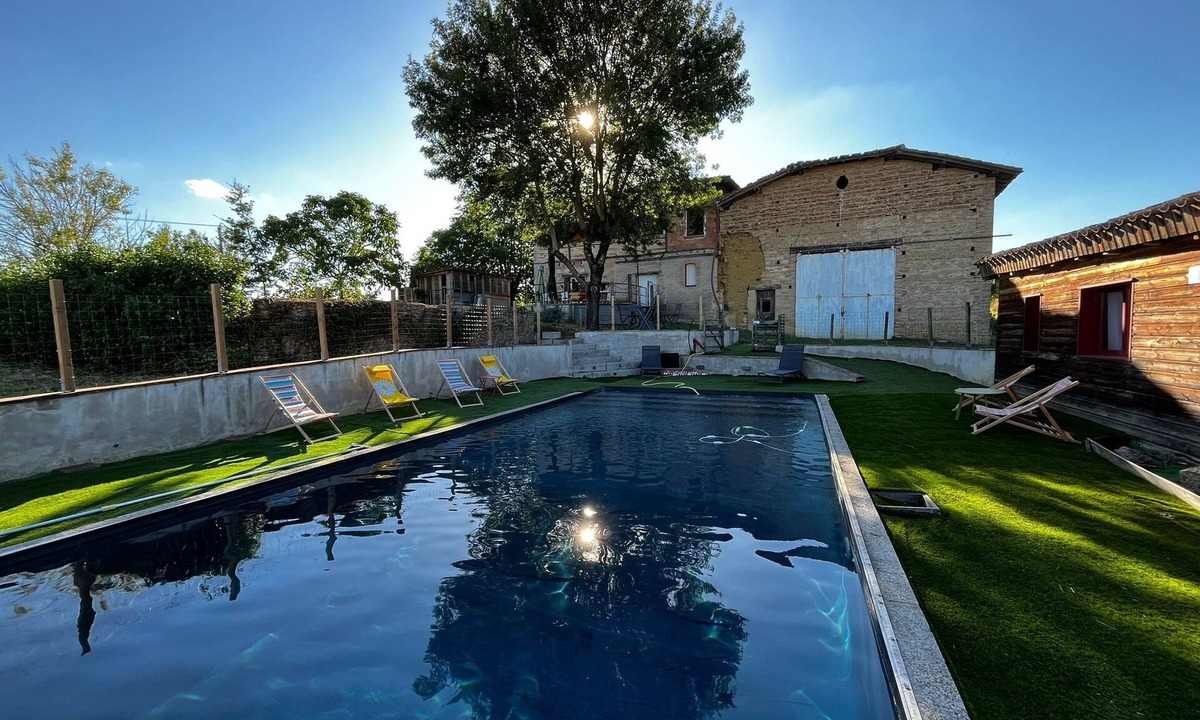 Serignac House | Large family home with swimming pool ideal for holidays with friends or family