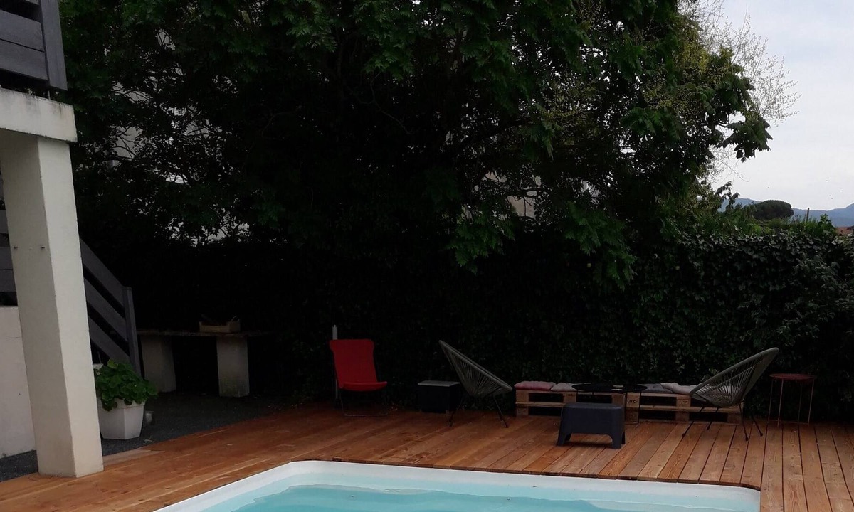 Labruguiere House | Large family house with swimming pool 8 beds + baby beds possible