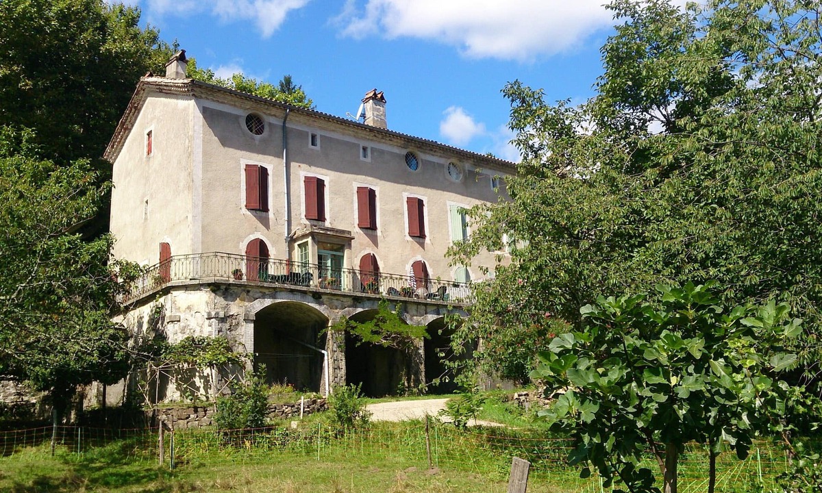 Genolhac Cottage | Large family house sleeps 16 in the heart of a beautiful medieval village