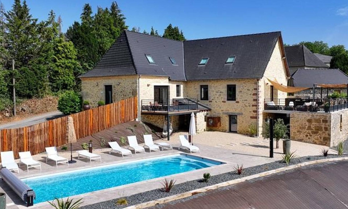 Coubjours Cottage | Large Family House with Private Pool and Pets Welcome