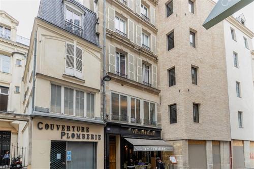 Les Halles Apartment | Large Flat Louvre Pont Neuf 48 M2