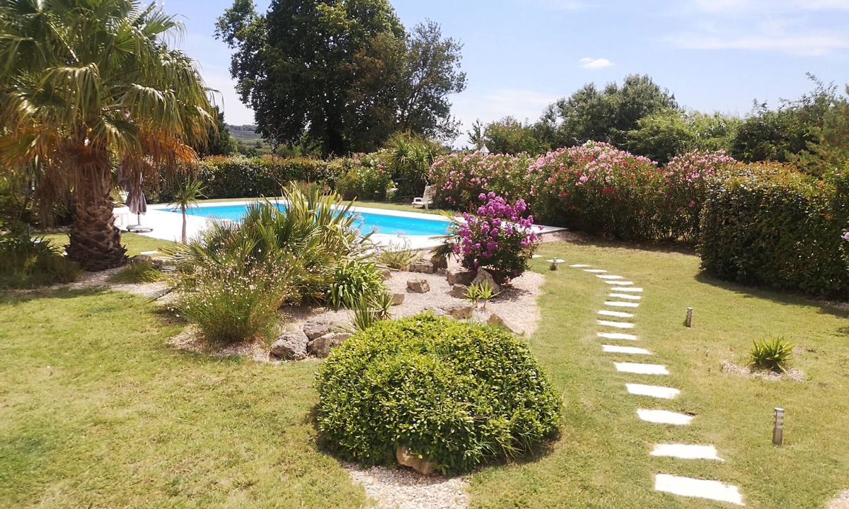 Saint-Genies-de-Fontedit Villa | Large private villa pool