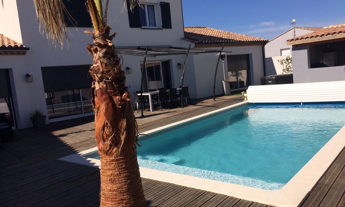 Saint-Genies-de-Fontedit Villa | Large family villa