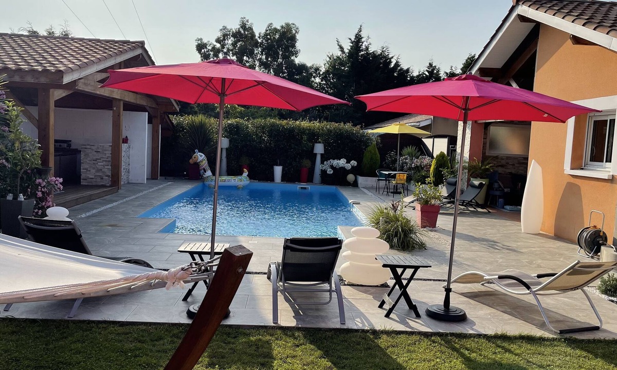 Saint-Martin-de-Seignanx Villa | Large, comfortable villa with heated pool