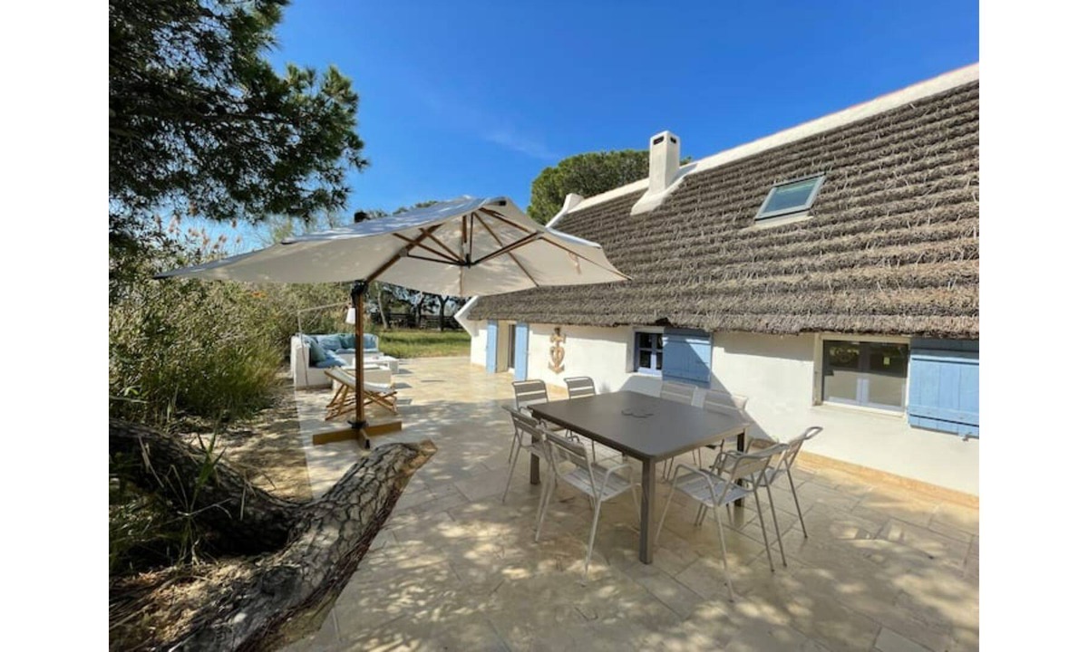 Saintes-Maries-de-la-Mer Cabin | Large Guardian's House with trailer