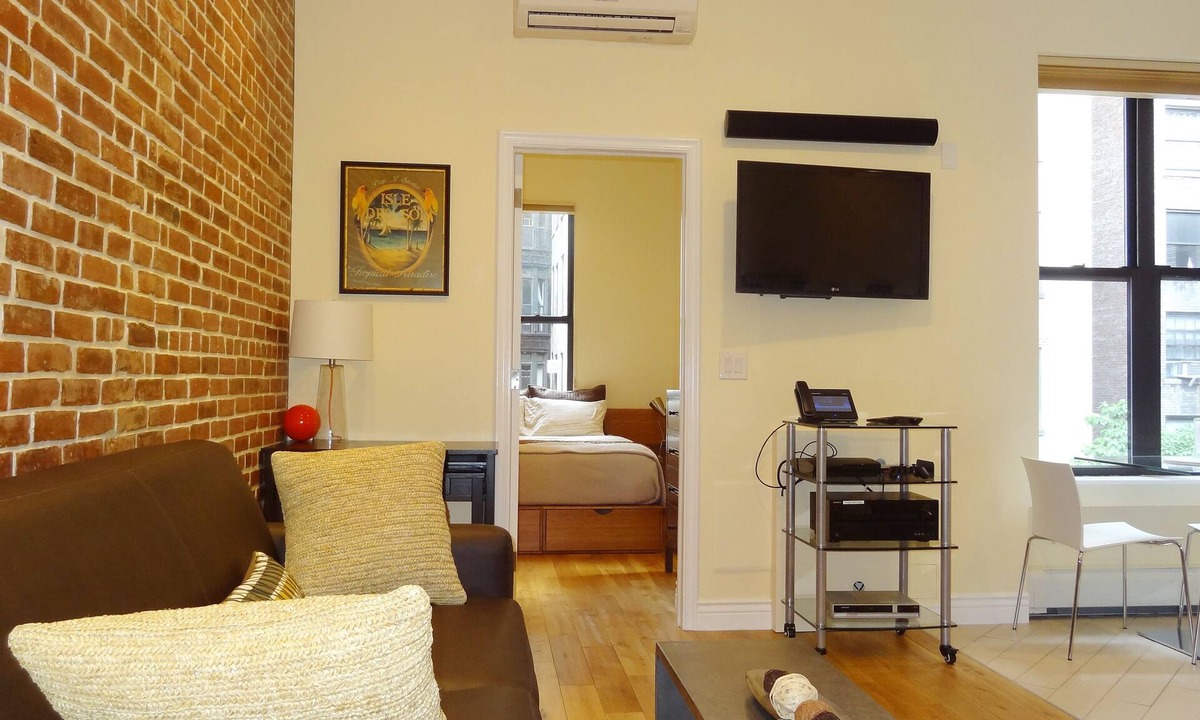 Upper West Side Apartment | Large Furnished Luxury 1 BR Apt w Washer/Dryer in UWS One Block to Central Park