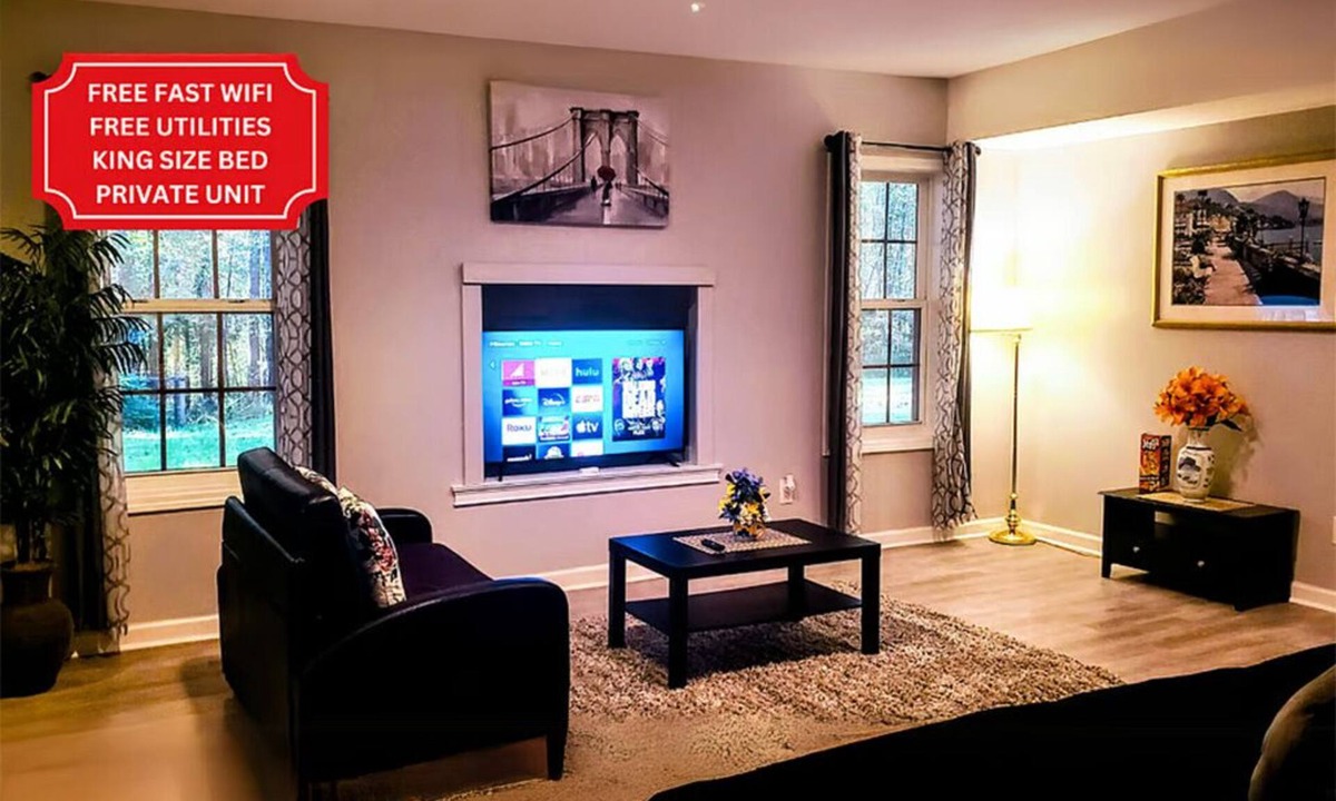 Sharpsburg House | Large garden appt, private access, modern kitchen, laundry, King bed, 4min shops