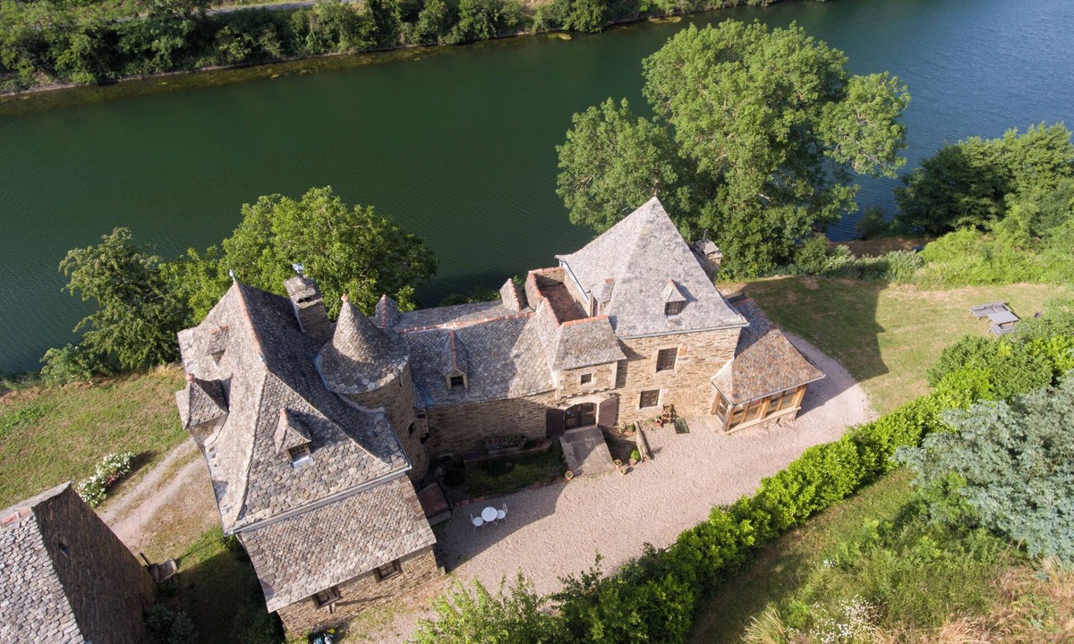 Requista Other | Large Gite in Chateau with private beach