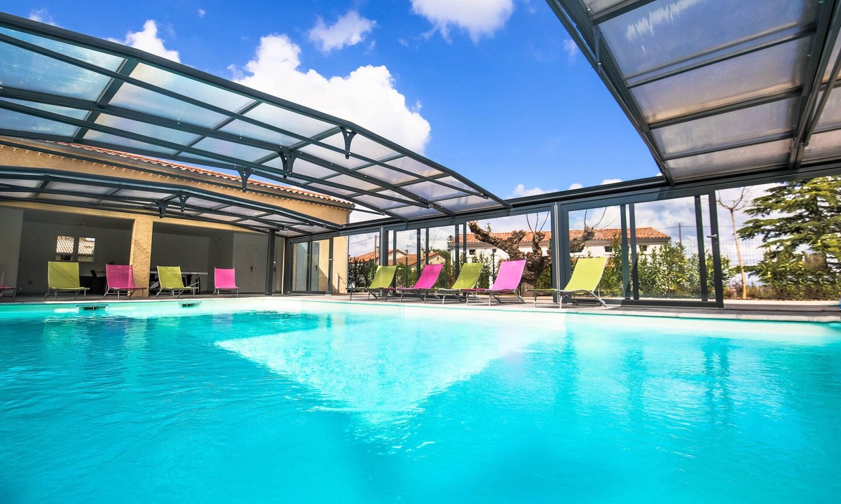 Banne Cottage | Large gite on small holiday site