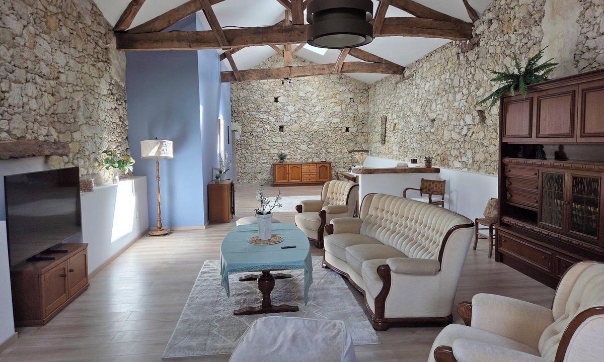 Caussens Cottage | Large gîte with private pool, sleeps 7.