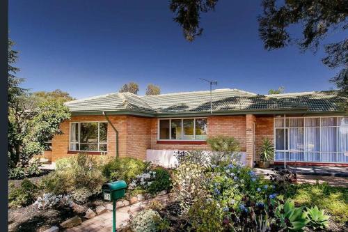 Pasadena House | large Group house