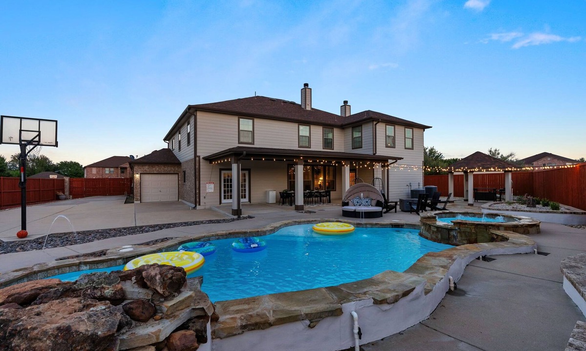 Morningside Meadows House | Large Groups' Luxury House - Pool - Sleep 22