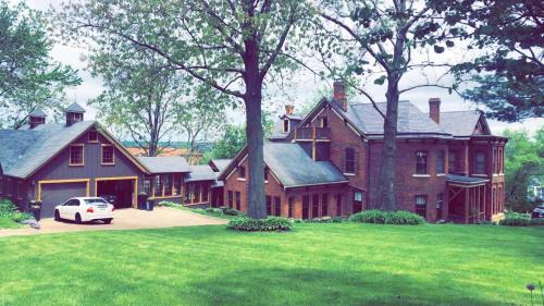 Dubuque Apartment | Large Historic Mansion