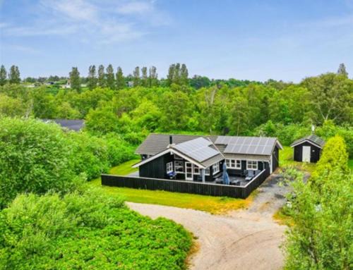 Øer Strand House | Large Holiday Home Close To The Beach