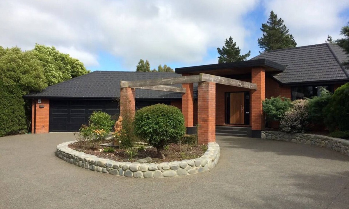 Rolleston House | Large Holiday Home in Rolleston