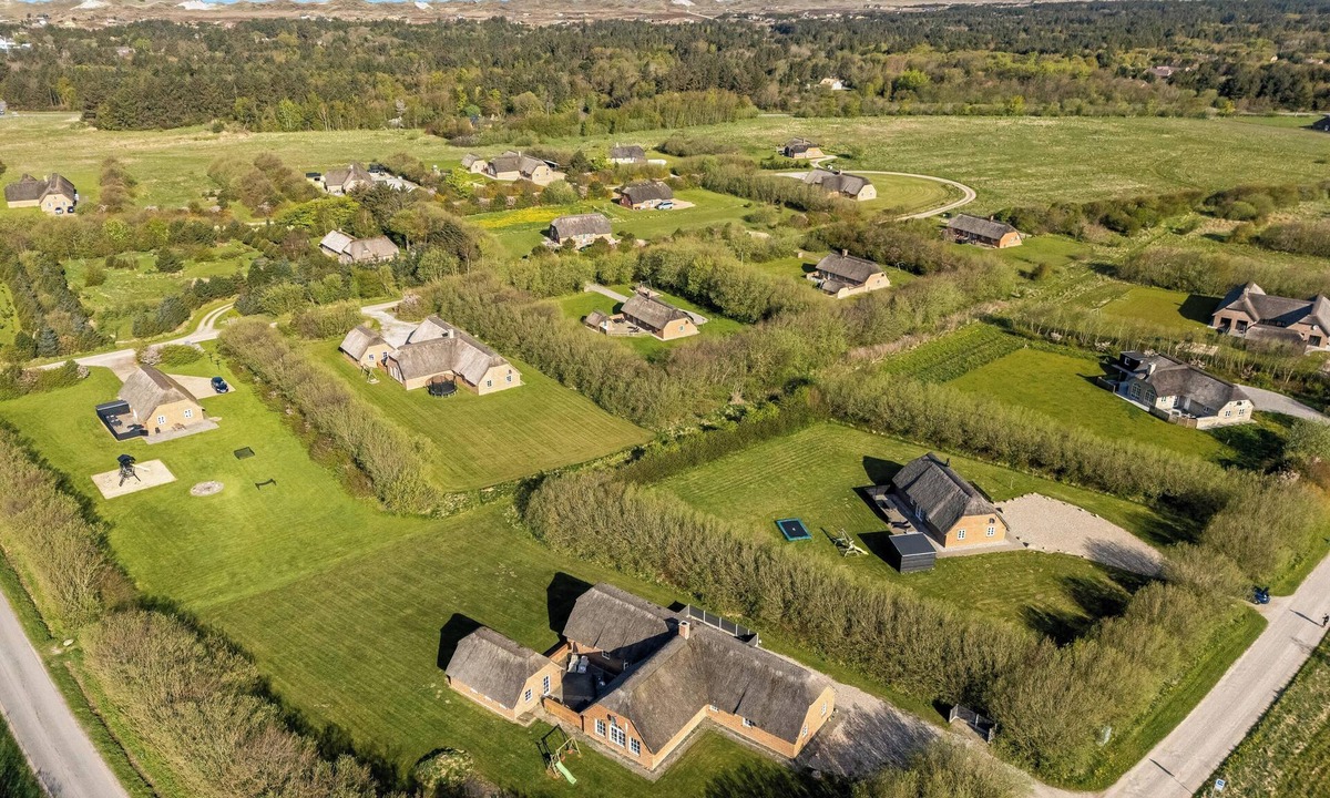 Sundhuse House | Large holiday home with pool, hot tub and activity room in Husby