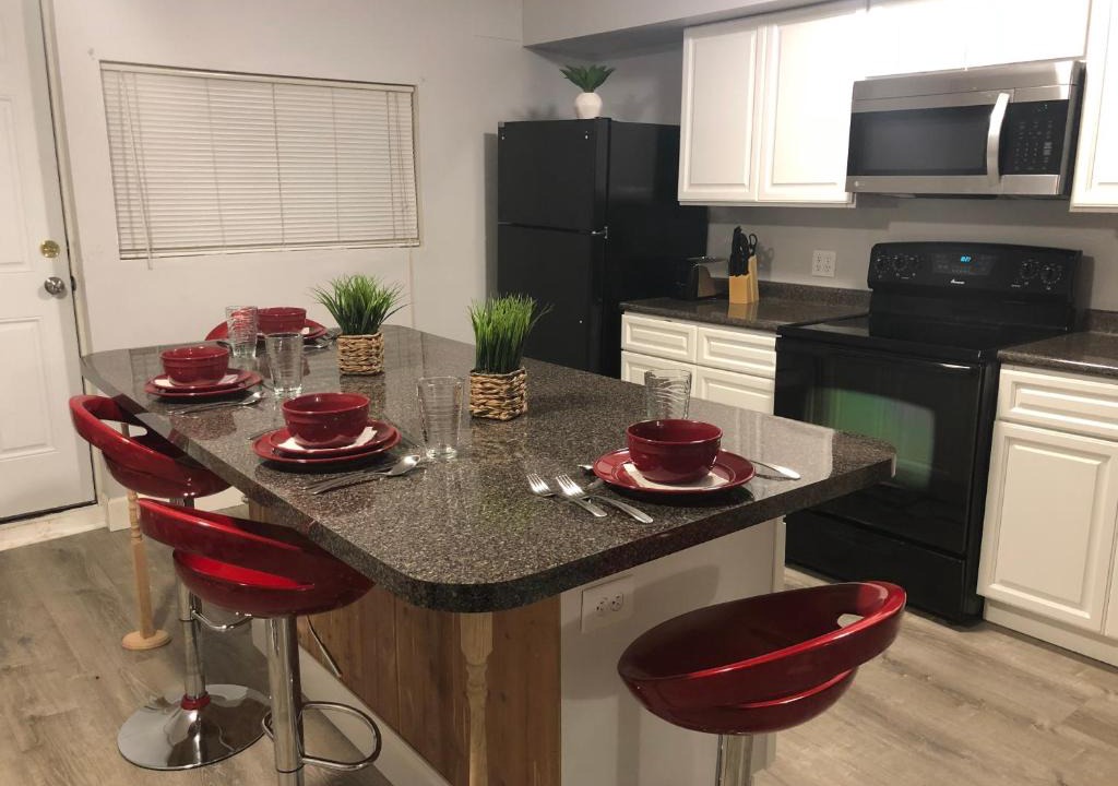 Niagara Falls House | Large Home Accommodates up to 15 in Niagara Falls USA