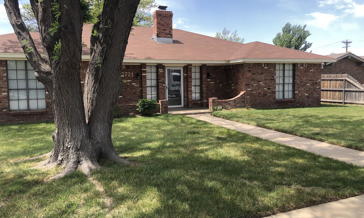 Soncy House | Large Home - close to everything! Over 2200 sq ft. EV Charger