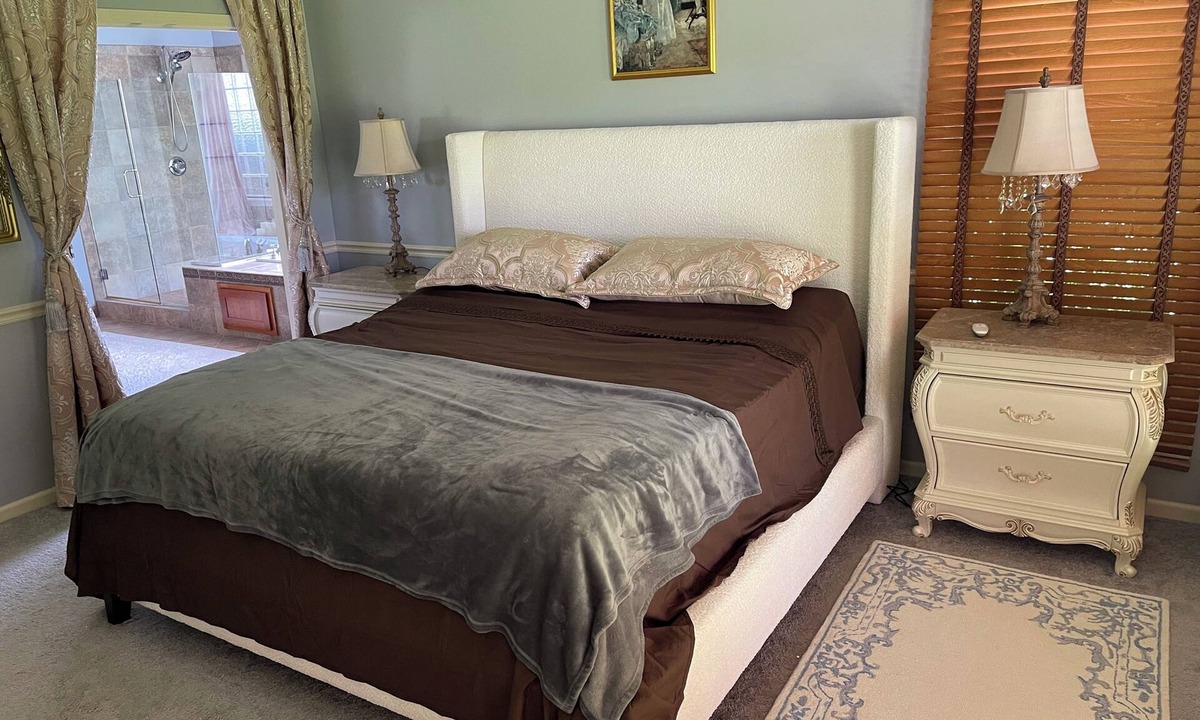 South Kansas City House | Large Home in Kansas City 19 Min from World Cup