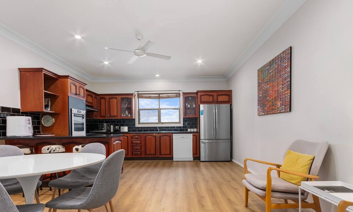 Waratah House | Large Home in Waratah