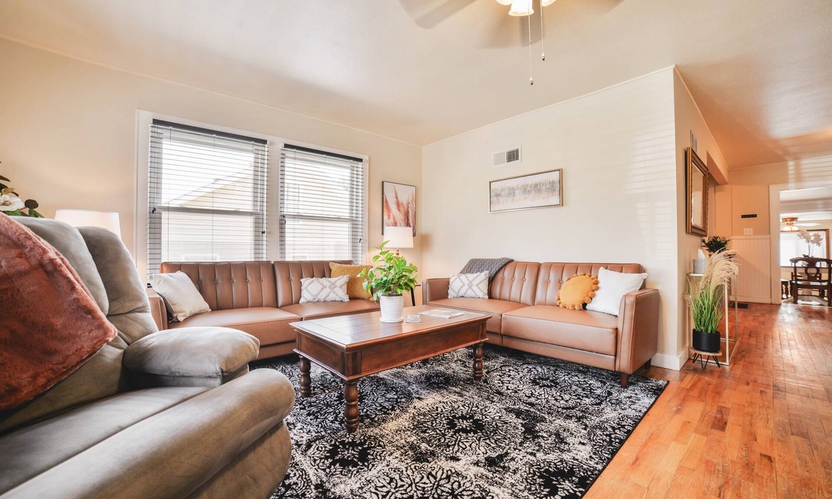 Cape Girardeau House | Large Home next to Southeast Hospital - 2 King Beds - Fast Wifi